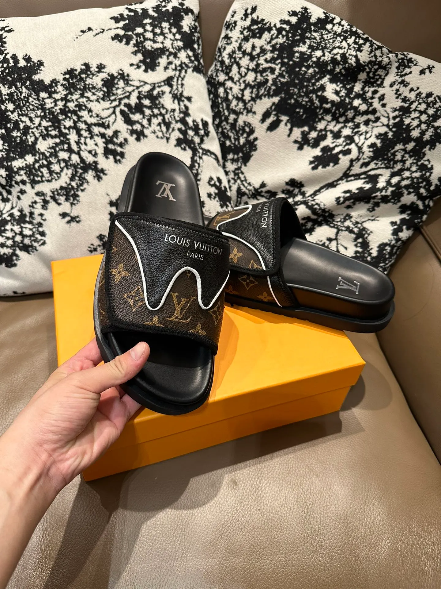 Men's shoes💰340💰 LV Velcro new style, cowhide surface, sheepskin lining, size 36-46